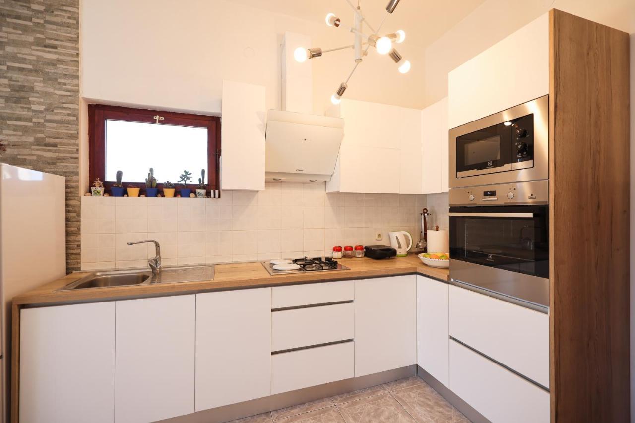 Apartments Marta Verunic Екстер'єр фото